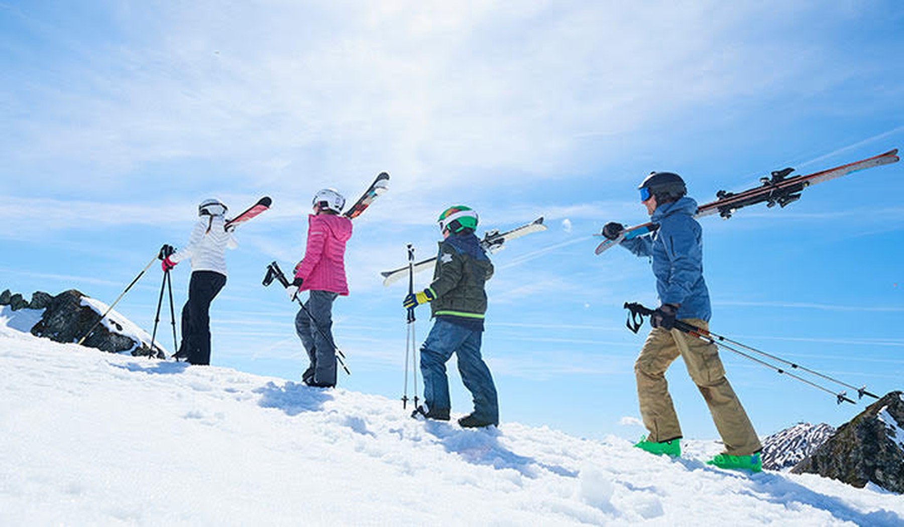 Cómo vestirse para esquiar: consejos para encontrar ropa de nieve barata