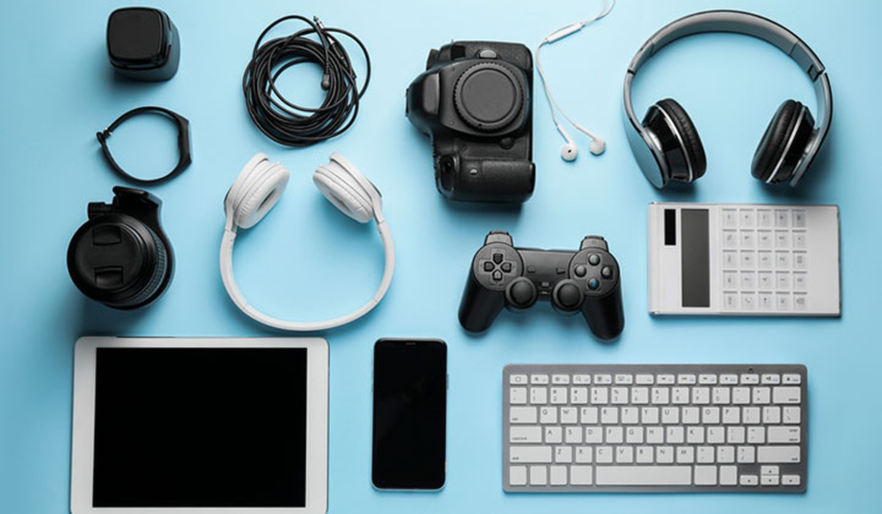 auriculares, teclados, tablets, smartphones y accesorios de tecnología